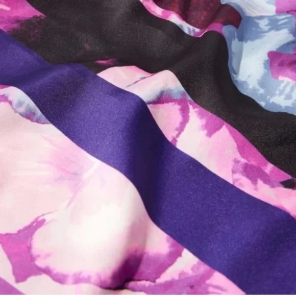 NWT White House Black Market Viola Oblong Scarf Purple Hues - Picture 2 of 8